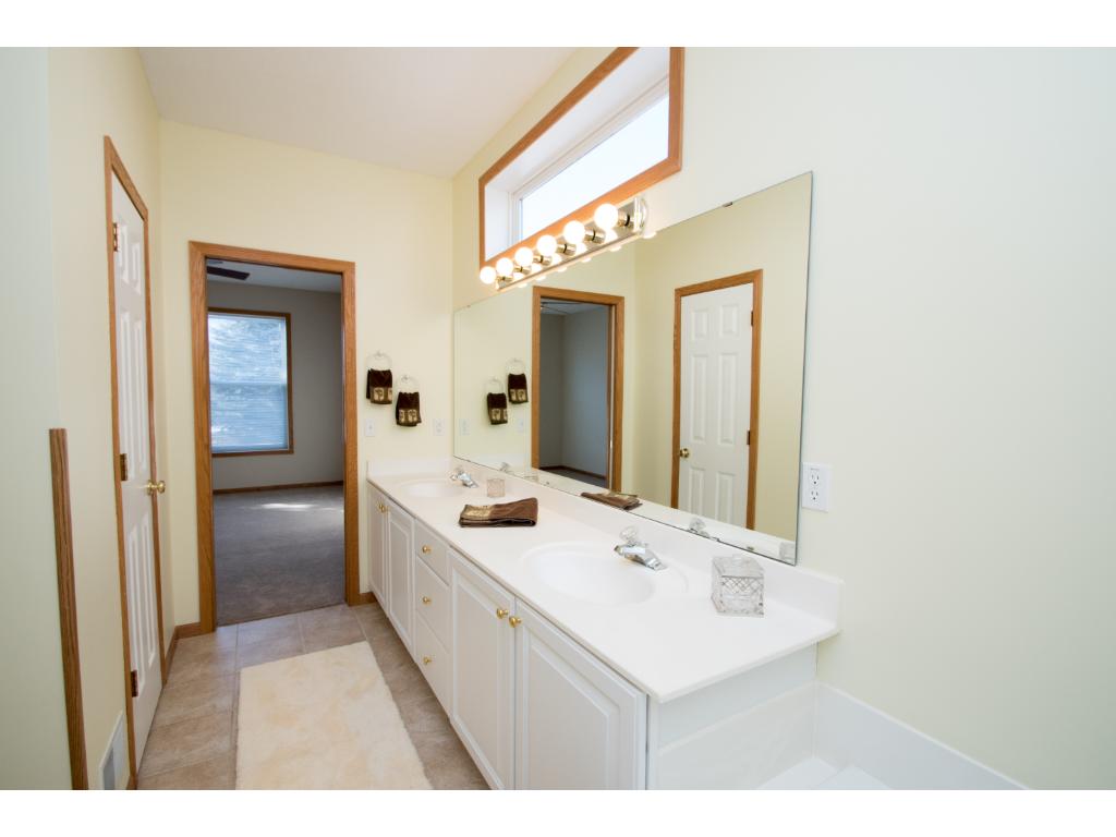 1664 Oakbrooke Ct, Eagan, MN 55122 photo 15