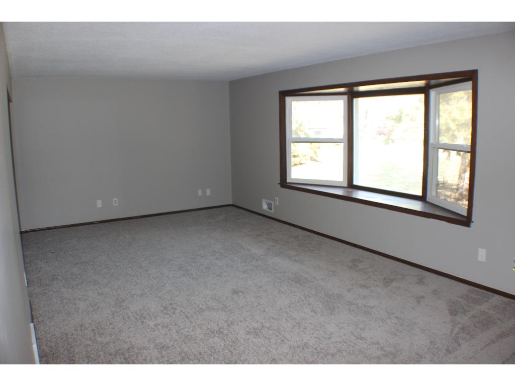 4233 Sequoia Dr, Eagan, MN 55122 photo 3