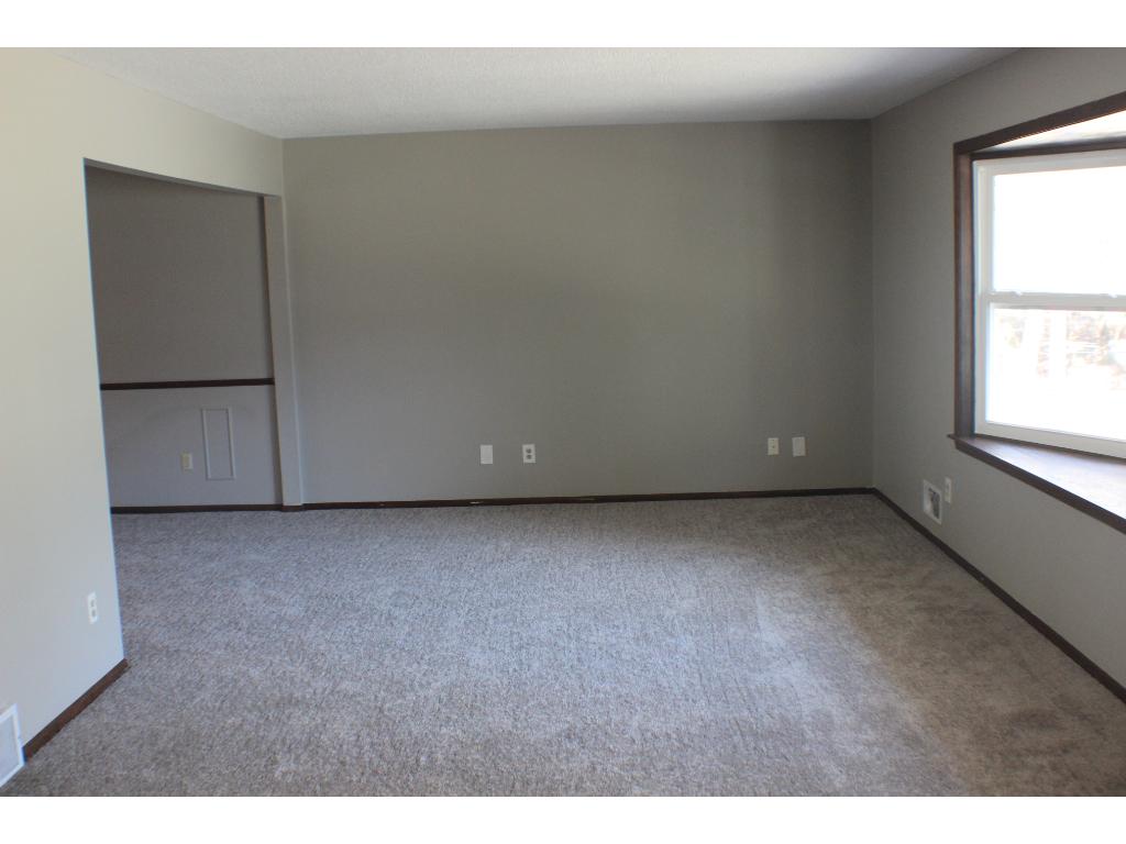 4233 Sequoia Dr, Eagan, MN 55122 photo 2