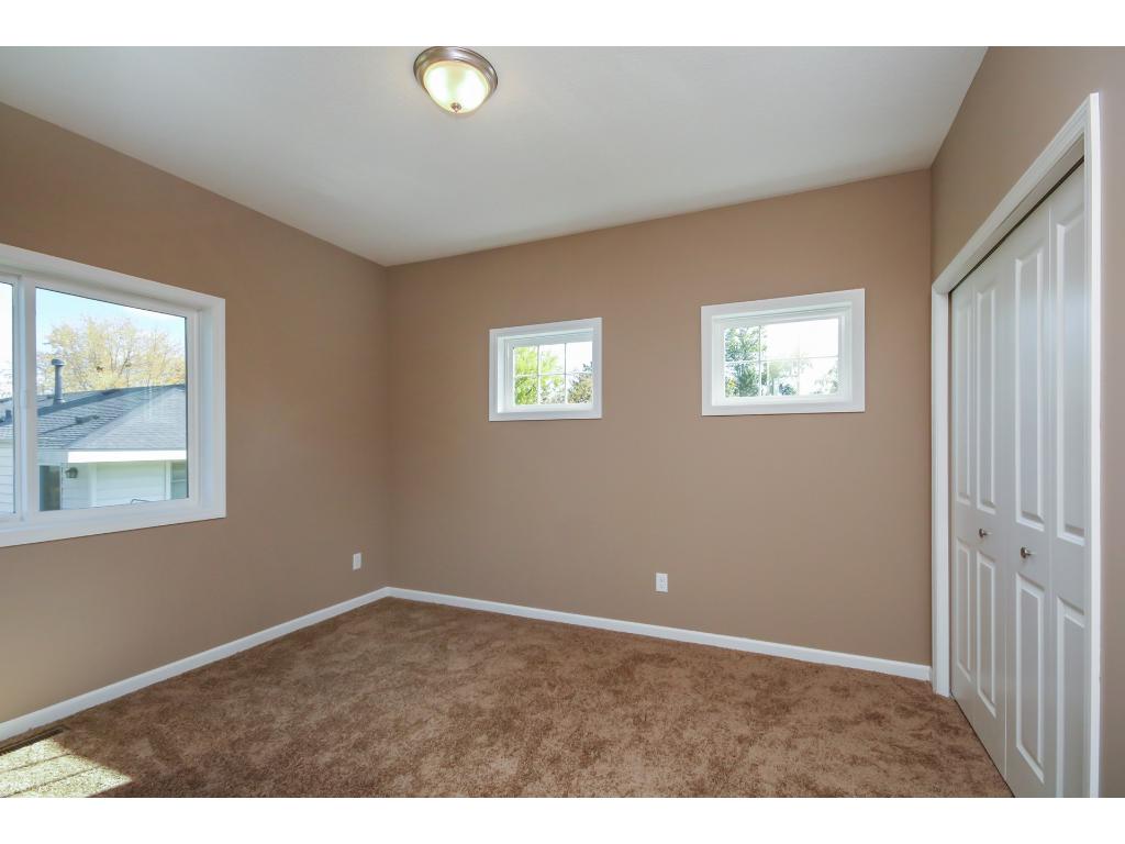 1694 E 88th St, Bloomington, MN 55425 photo 9