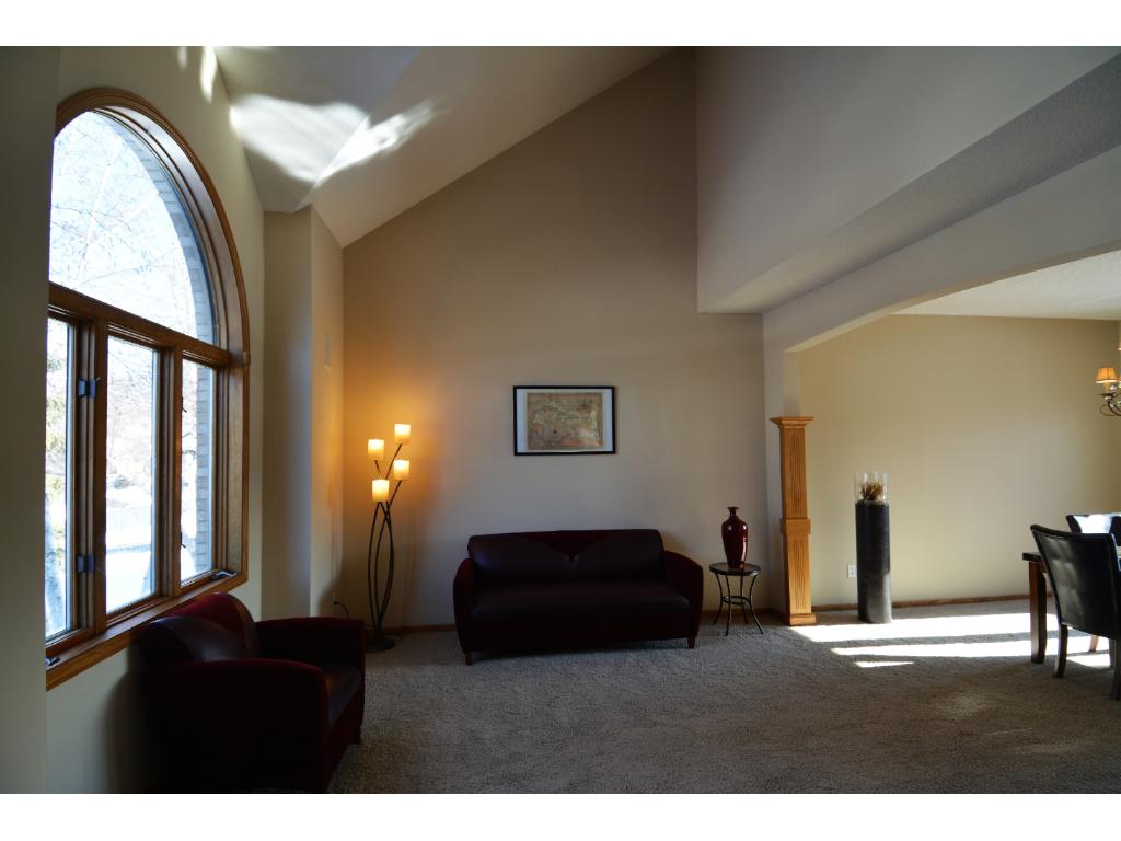 4853 Four Seasons Dr, Eagan, MN 55122 photo 3