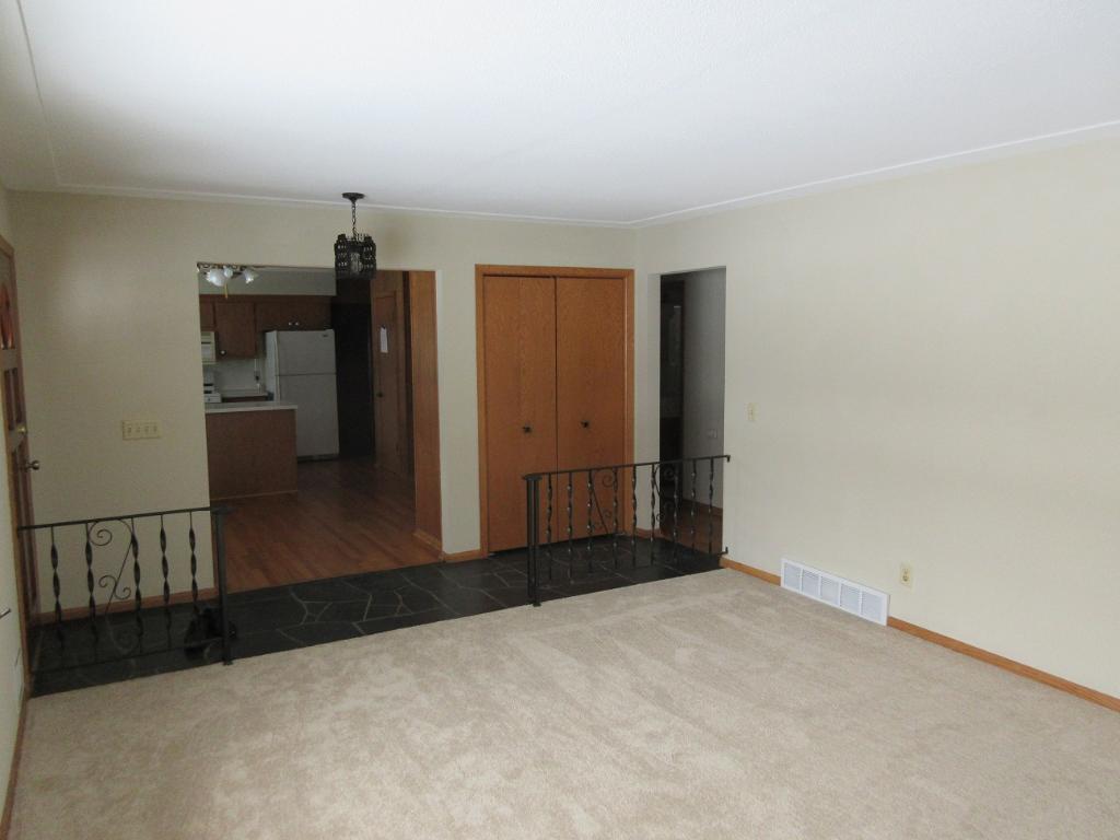 850 E 98th St, Bloomington, MN 55420 photo 4