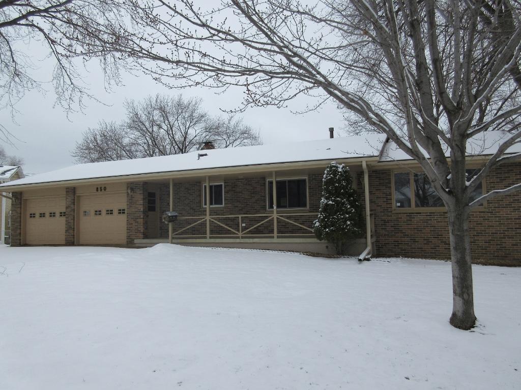 850 E 98th St, Bloomington, MN 55420 photo 2