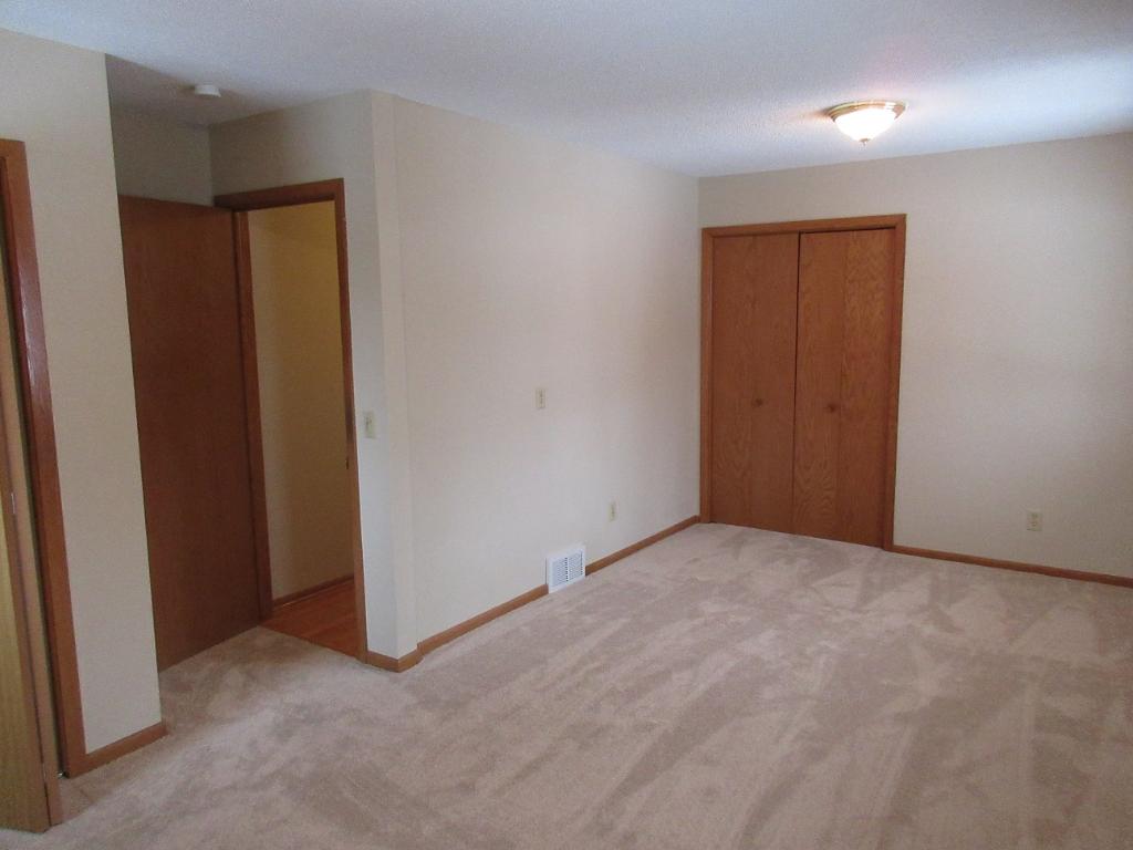 850 E 98th St, Bloomington, MN 55420 photo 9