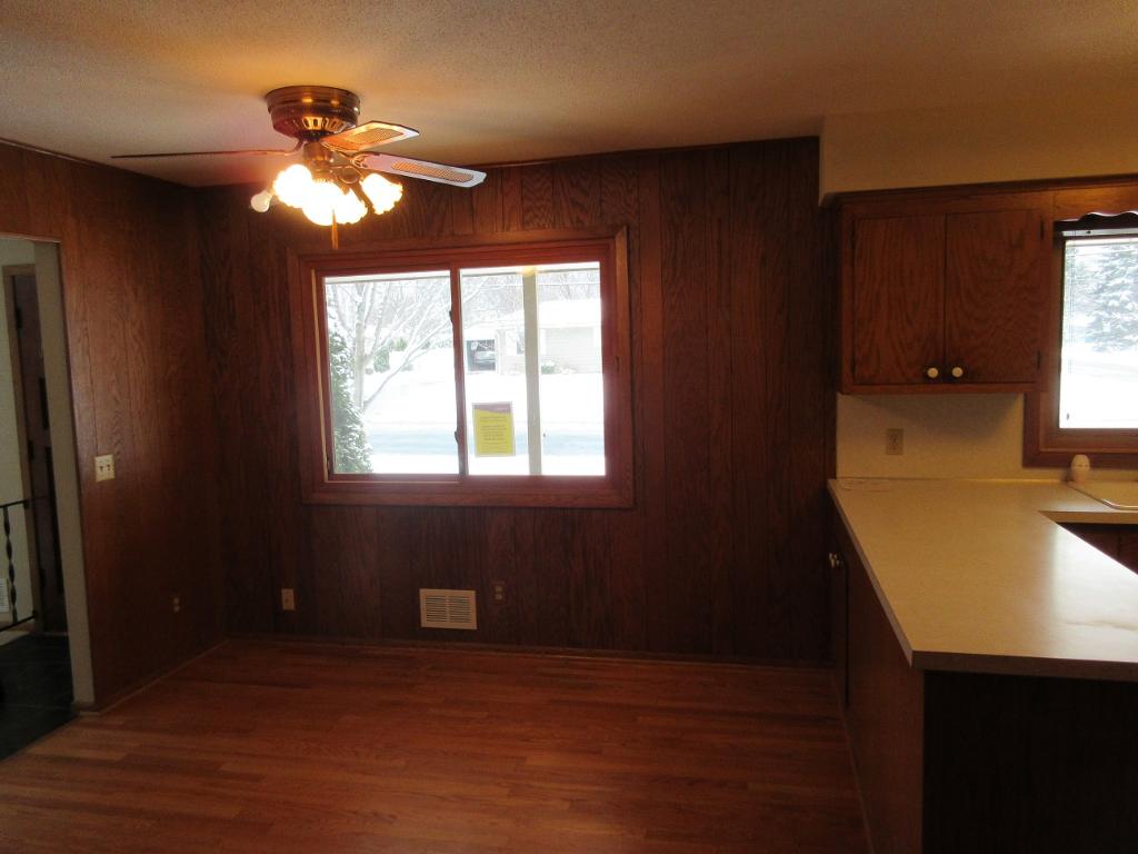850 E 98th St, Bloomington, MN 55420 photo 7