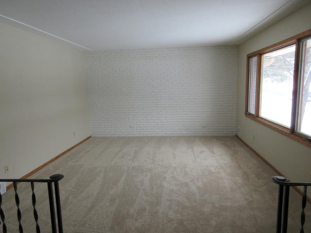 850 E 98th St, Bloomington, MN 55420 photo 3