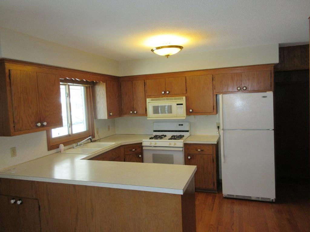 850 E 98th St, Bloomington, MN 55420 photo 5