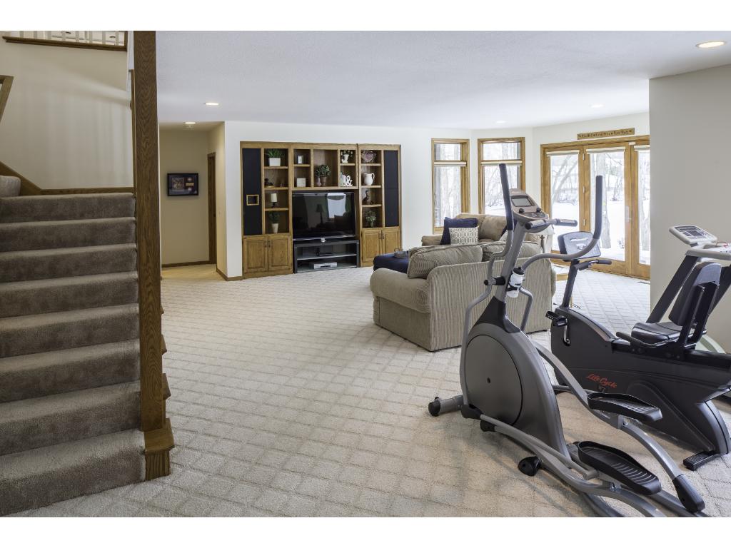4857 Four Seasons Dr, Eagan, MN 55122 photo 15
