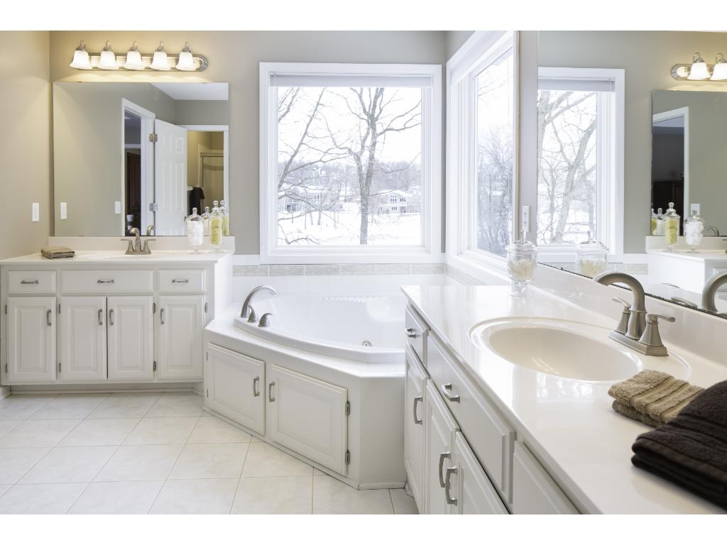 4857 Four Seasons Dr, Eagan, MN 55122 photo 11
