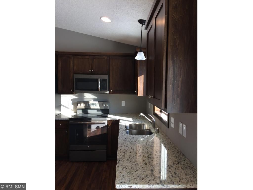 2704 Margaret Ave E, Maplewood, MN 55117 photo 2