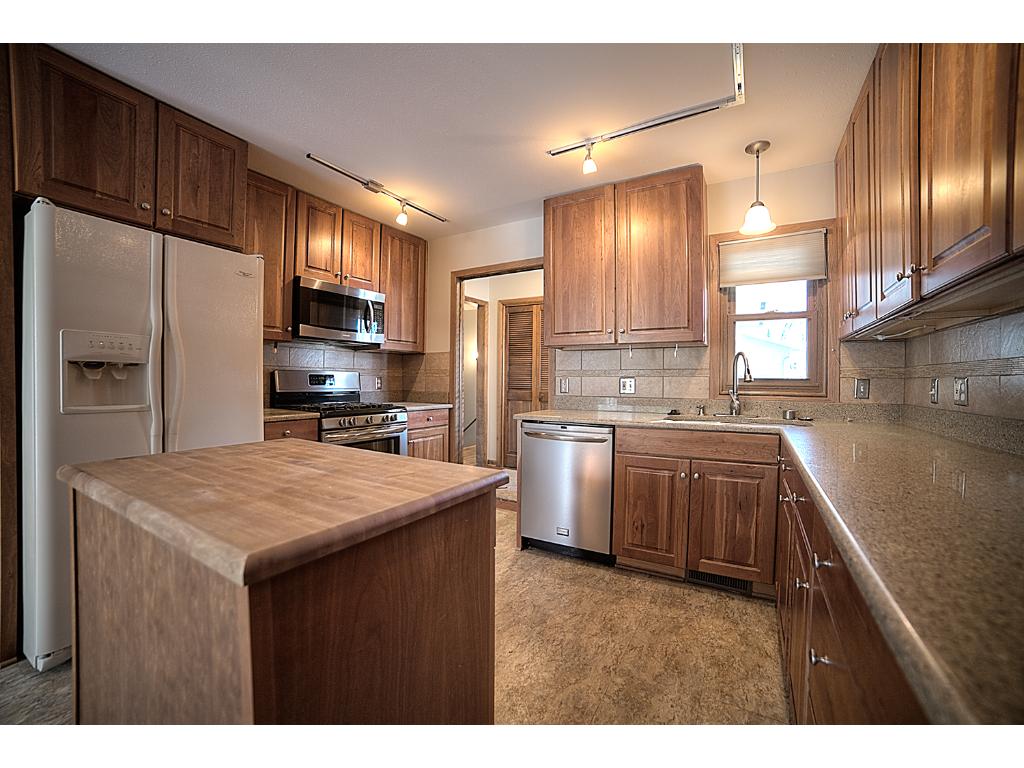 27400 Pine Bnd, Excelsior, MN 55331 photo 5