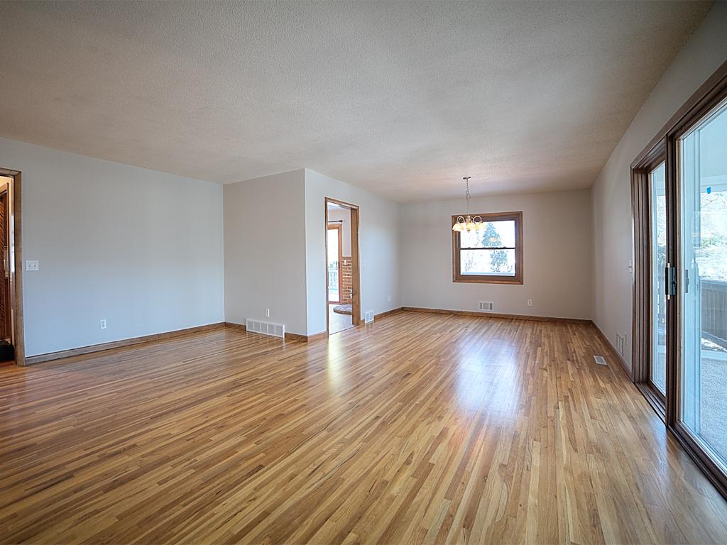 27400 Pine Bnd, Excelsior, MN 55331 photo 3