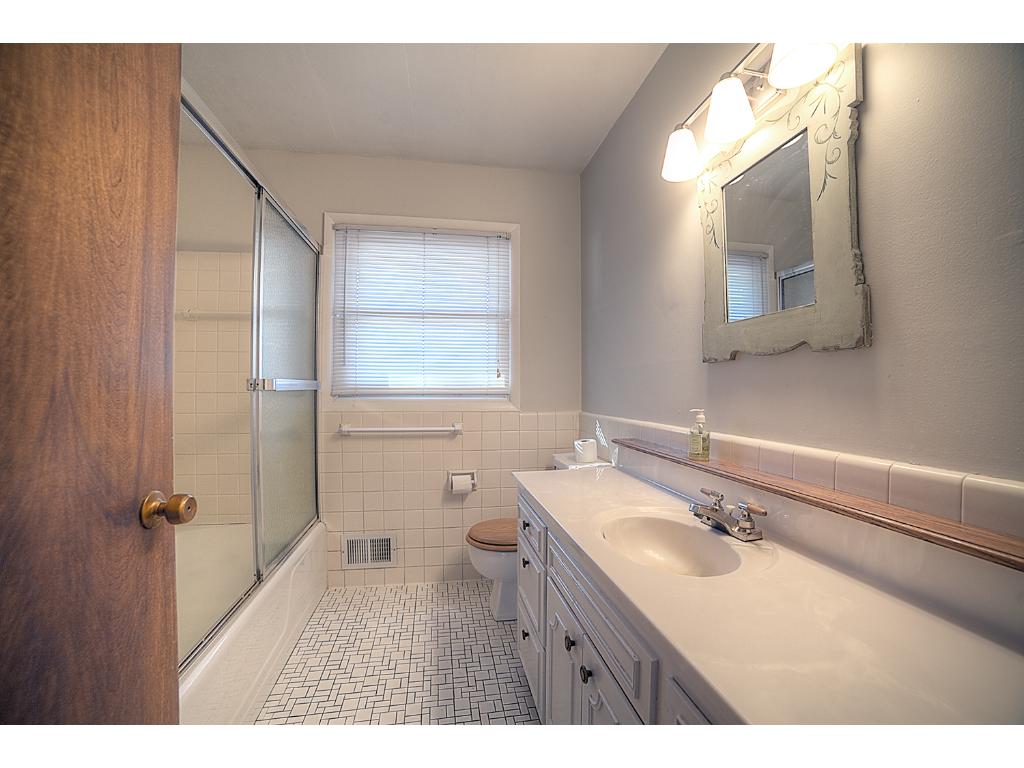 27400 Pine Bnd, Excelsior, MN 55331 photo 11
