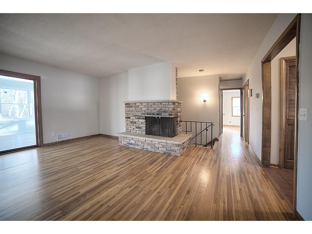 27400 Pine Bnd, Excelsior, MN 55331 photo 2