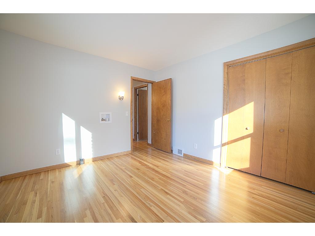27400 Pine Bnd, Excelsior, MN 55331 photo 9