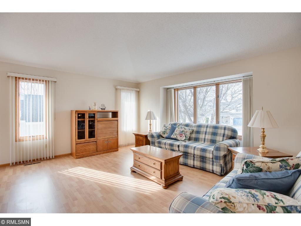 8925 Vincent Pl, Bloomington, MN 55431 photo 2
