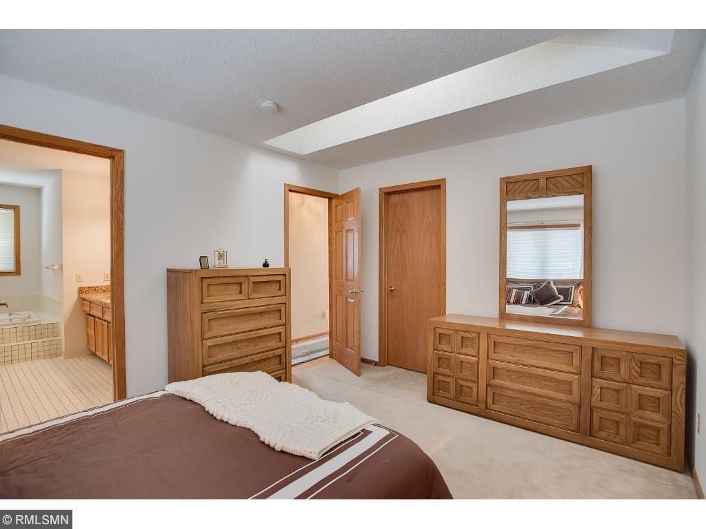 8925 Vincent Pl, Bloomington, MN 55431 photo 6