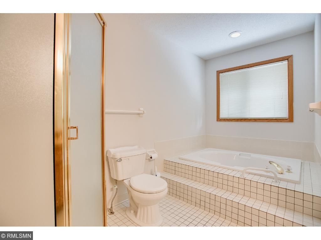 8925 Vincent Pl, Bloomington, MN 55431 photo 9