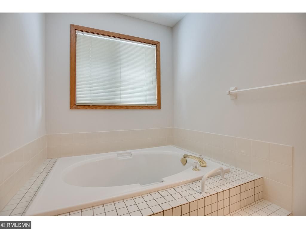 8925 Vincent Pl, Bloomington, MN 55431 photo 13