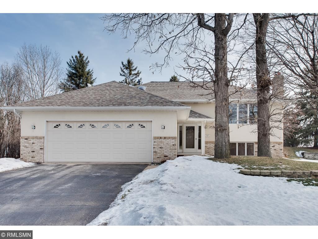 8925 Vincent Pl, Bloomington, MN 55431 photo 1