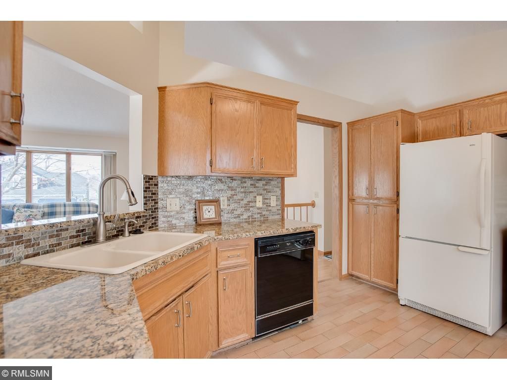 8925 Vincent Pl, Bloomington, MN 55431 photo 3