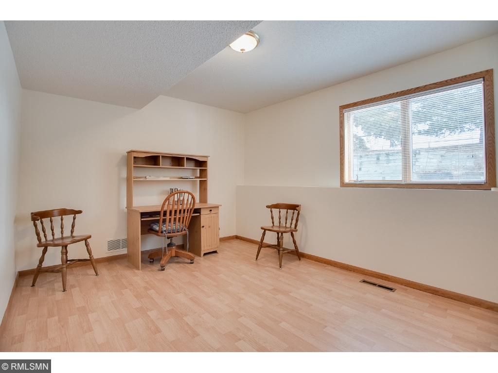 8925 Vincent Pl, Bloomington, MN 55431 photo 7