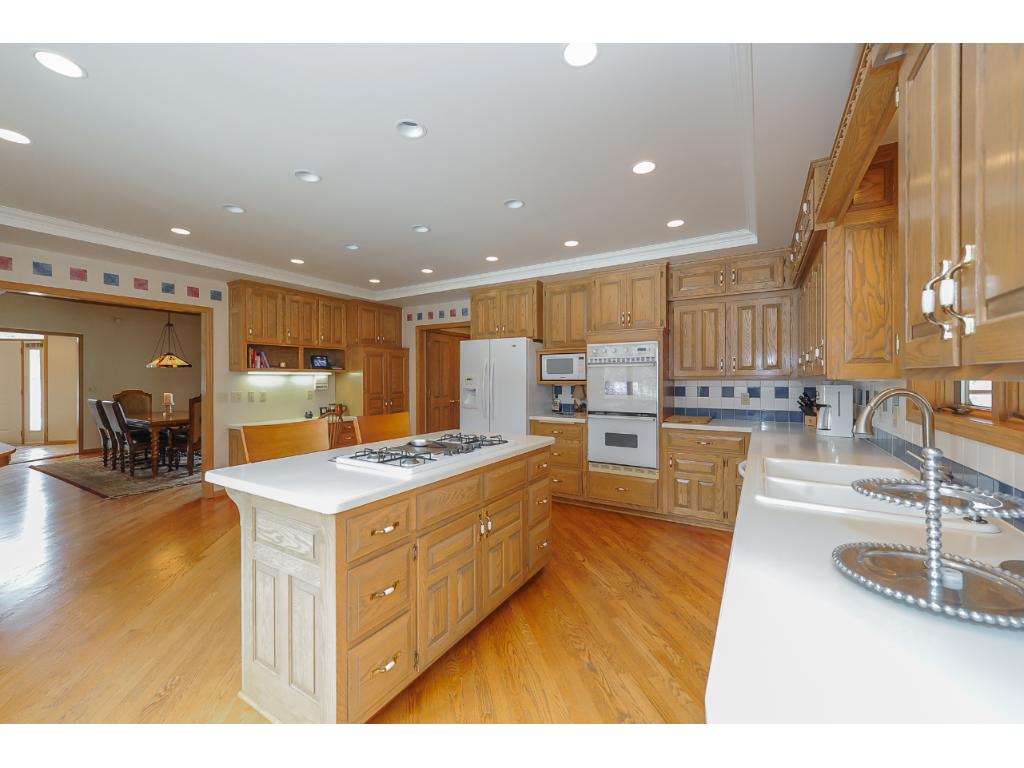 3630 Elrene Rd, Eagan, MN 55123 photo 12