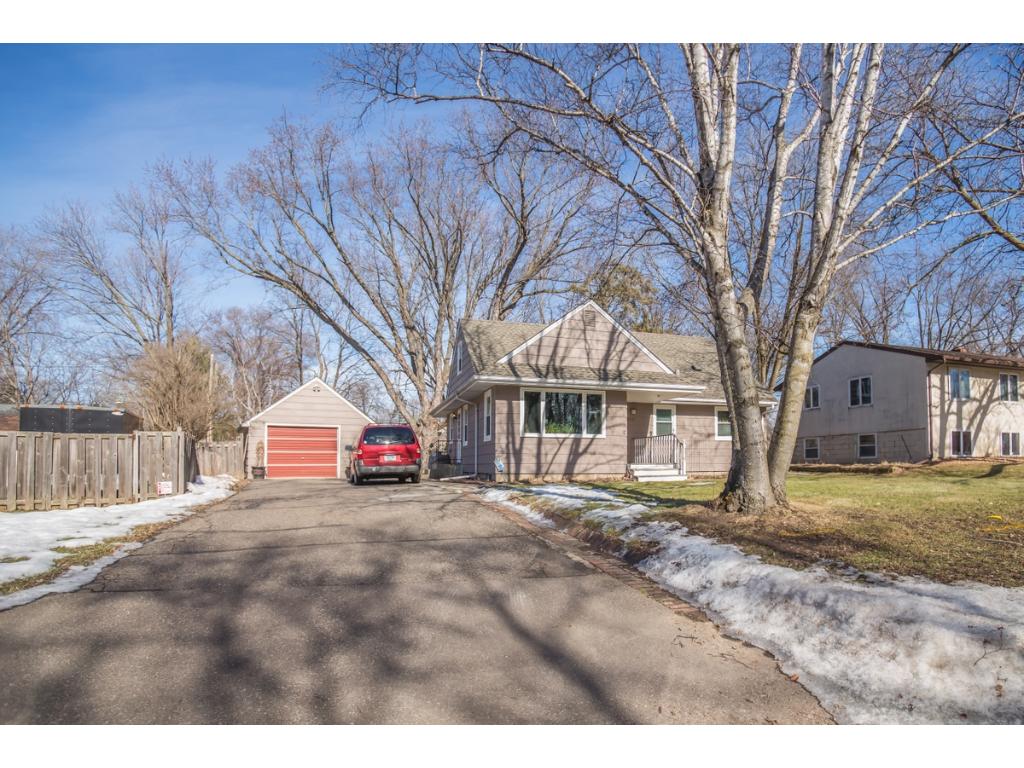 2571 Brookview Dr E, Maplewood, MN 55119 photo 1