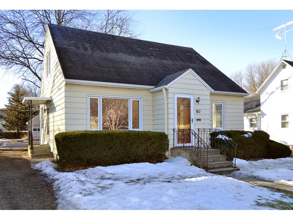811 7th St NW, Faribault, MN 55021 photo 1