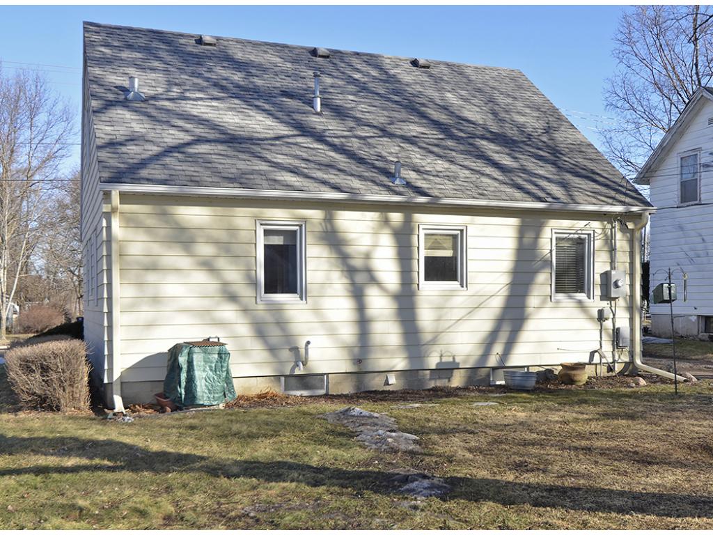 811 7th St NW, Faribault, MN 55021 photo 2
