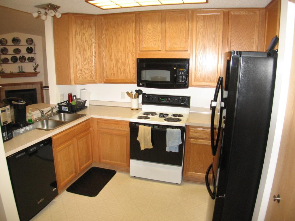 15545 Float Ln, Apple Valley, MN 55124 photo 2