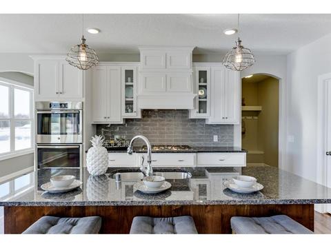 10944 Glenview Pl, Champlin, MN 55316 photo 2