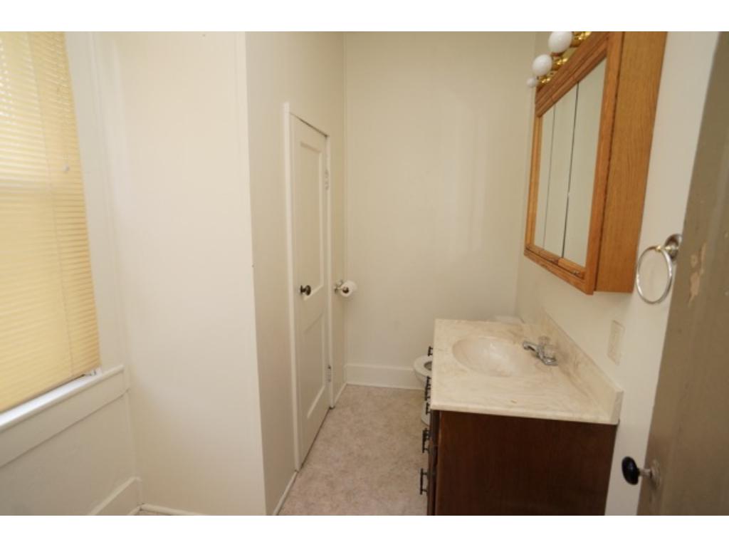 723 S 5th St, Saint Peter, MN 56082 photo 4