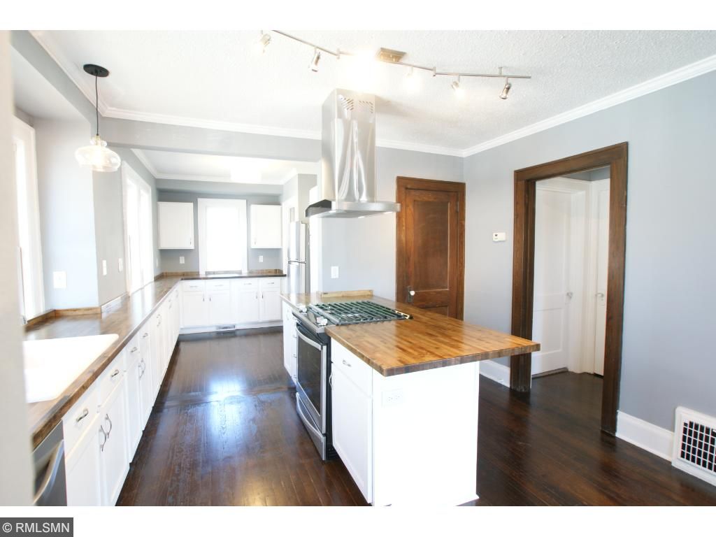 1789 Case Ave E, Saint Paul, MN 55119 photo 2