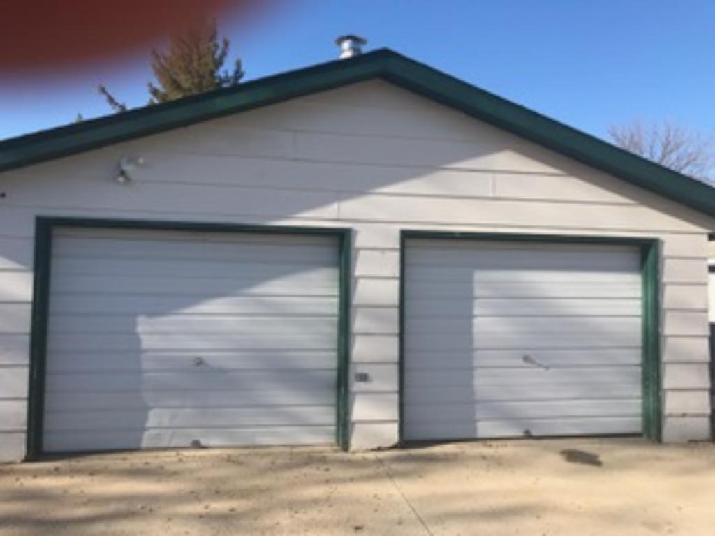 821 W Main St, Marshall, MN 56258 photo 2