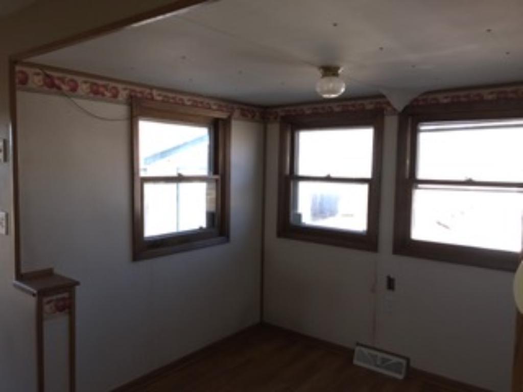 821 W Main St, Marshall, MN 56258 photo 10