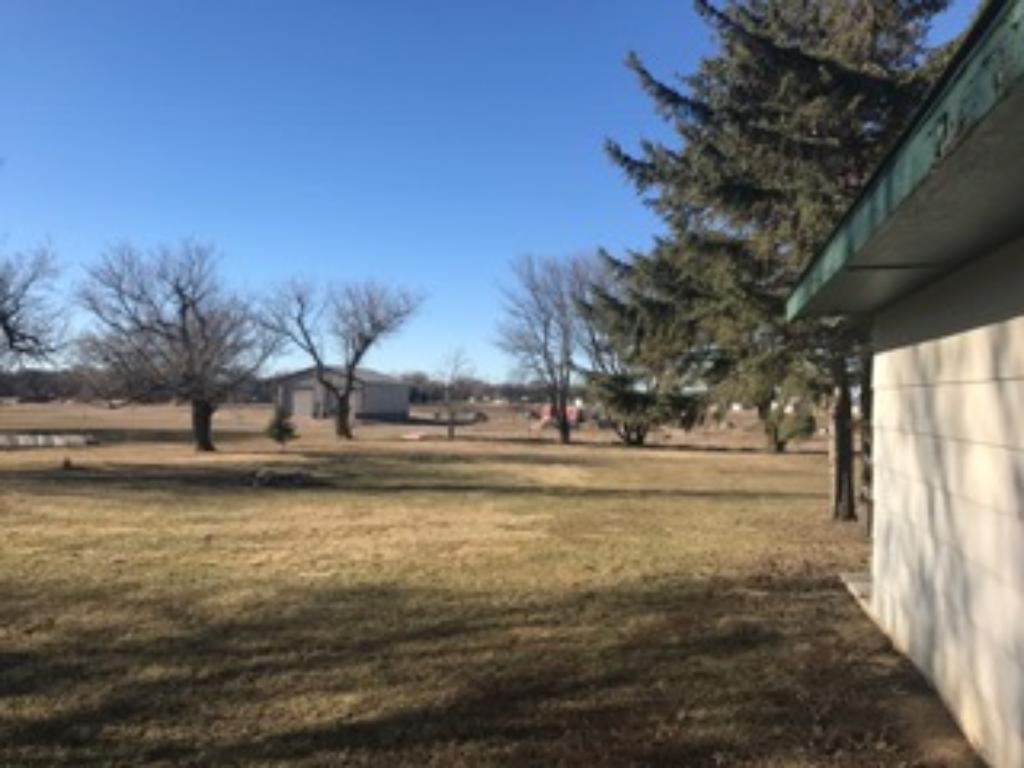 821 W Main St, Marshall, MN 56258 photo 4