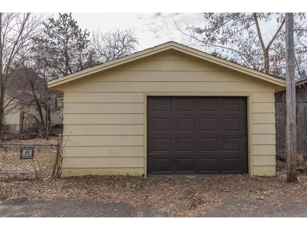 607 Holly St, Brainerd, MN 56401 photo 2