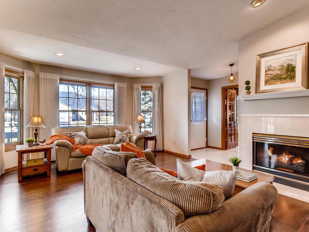 1604 Mallard Dr, Eagan, MN 55122 photo 3