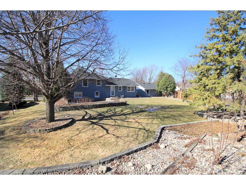 8301 Harrison Rd, Bloomington, MN 55437 photo 2
