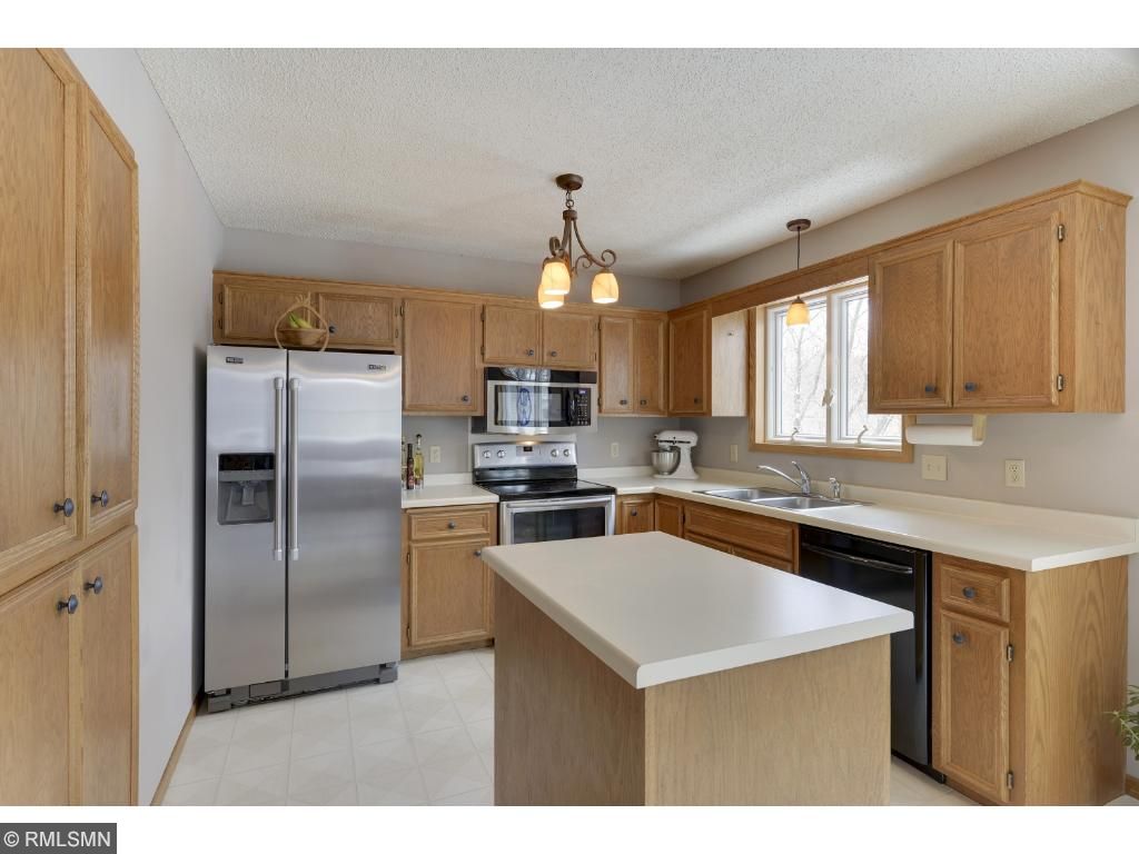 1487 Auburn Ct, Eagan, MN 55122 photo 3
