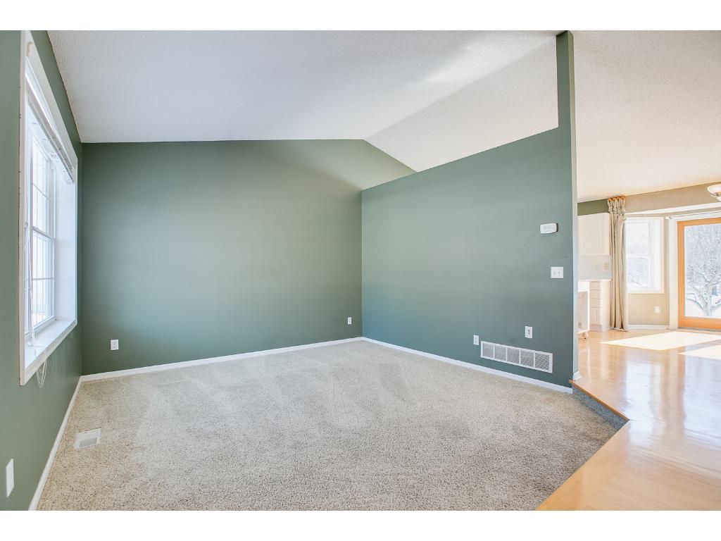 4674 Stratford Ln, Eagan, MN 55123 photo 2
