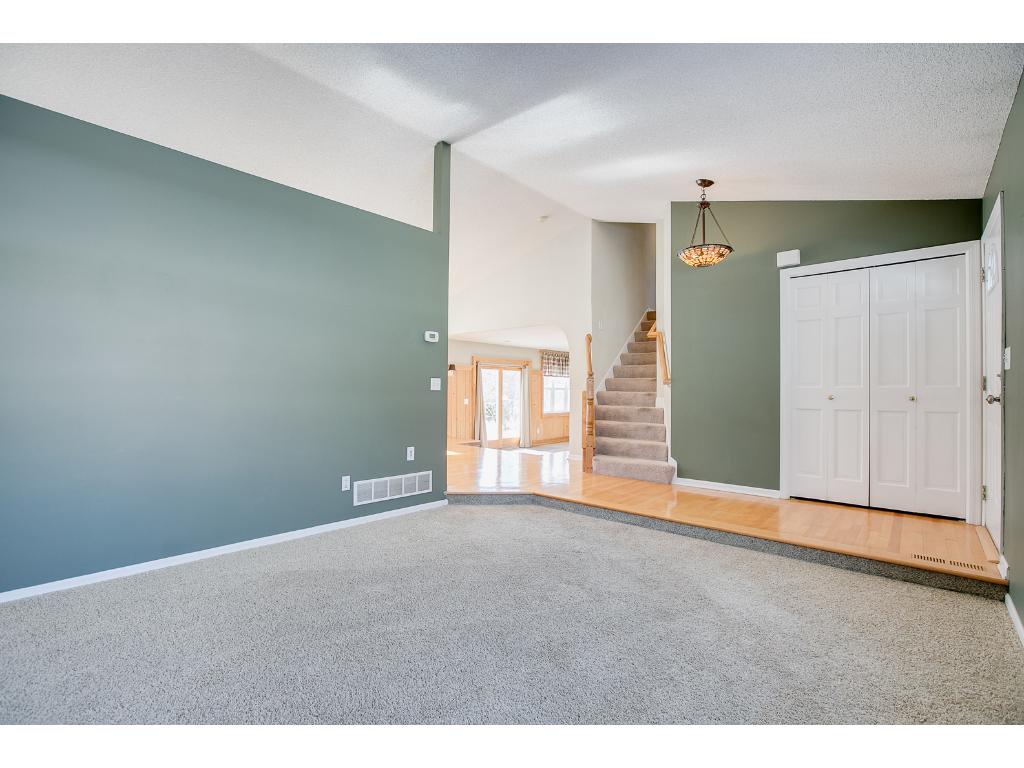 4674 Stratford Ln, Eagan, MN 55123 photo 3
