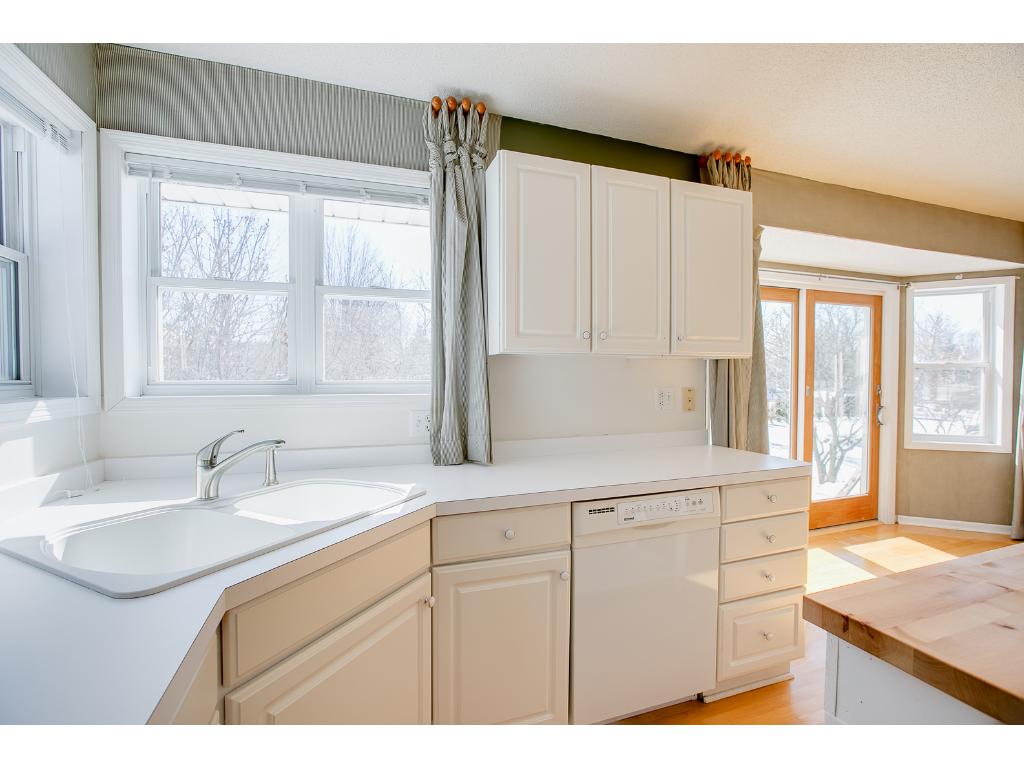 4674 Stratford Ln, Eagan, MN 55123 photo 7