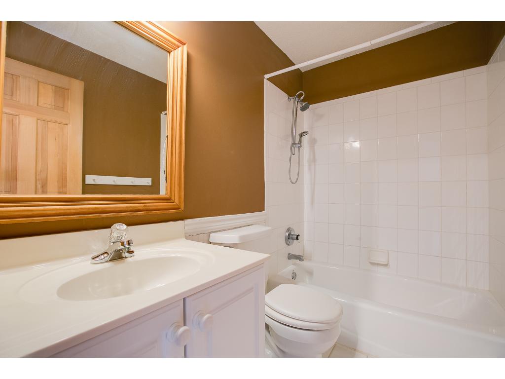 4674 Stratford Ln, Eagan, MN 55123 photo 23