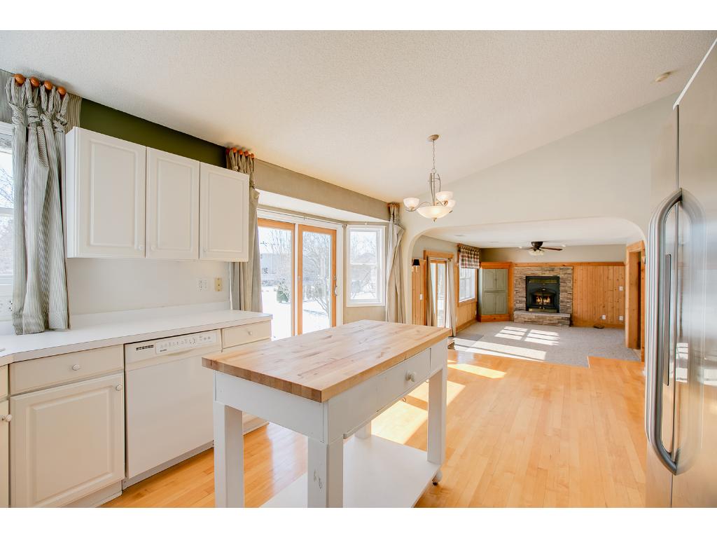 4674 Stratford Ln, Eagan, MN 55123 photo 8