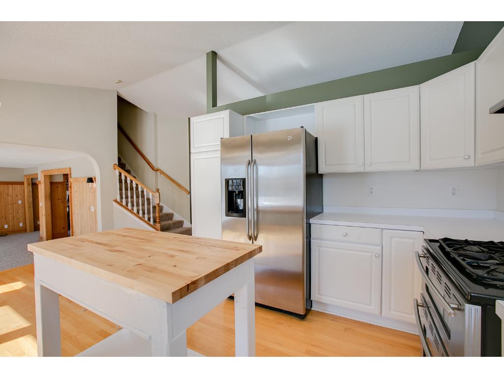 4674 Stratford Ln, Eagan, MN 55123 photo 9
