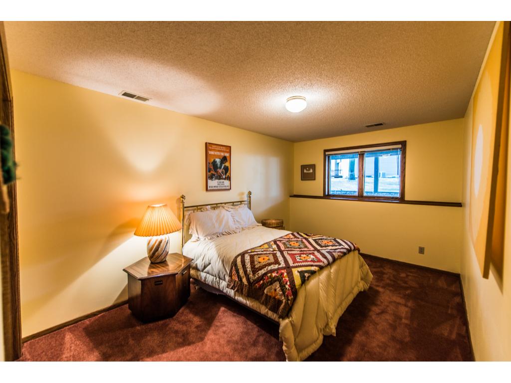1384 Interlachen Dr, Eagan, MN 55123 photo 17