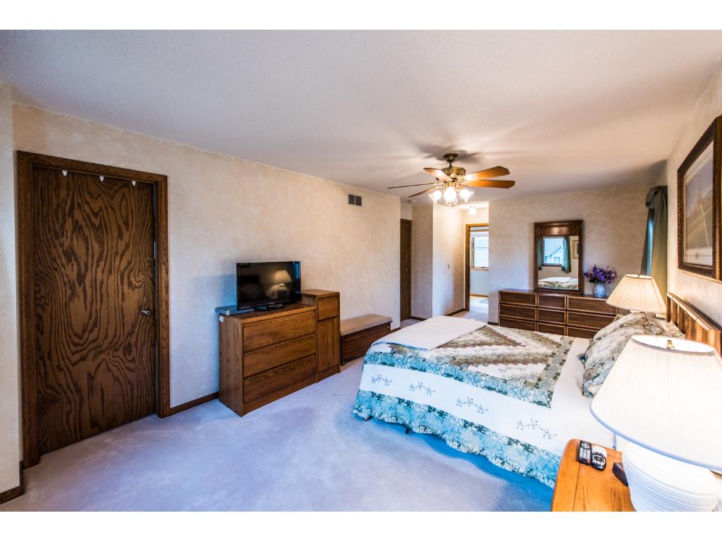 1384 Interlachen Dr, Eagan, MN 55123 photo 10