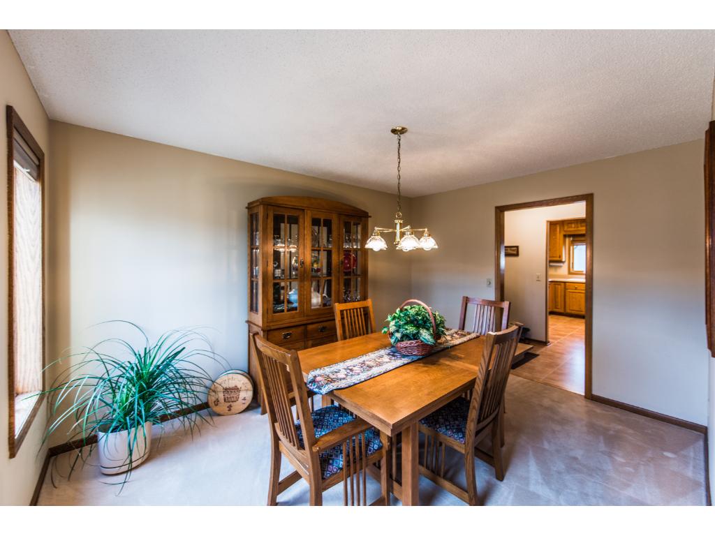 1384 Interlachen Dr, Eagan, MN 55123 photo 5